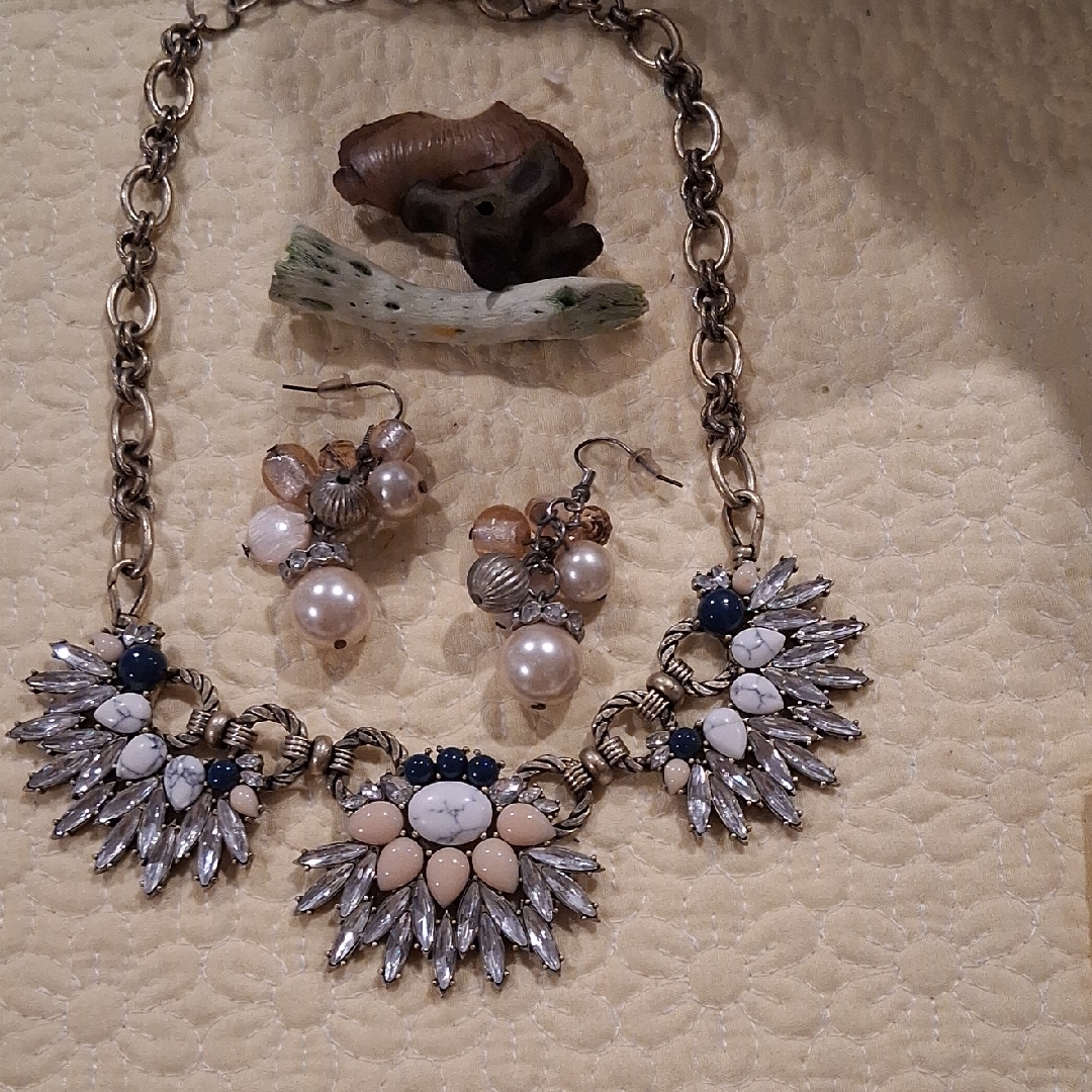 Chloe Isabel Statement Necklace With Blue And White Accents Morningtide 35$